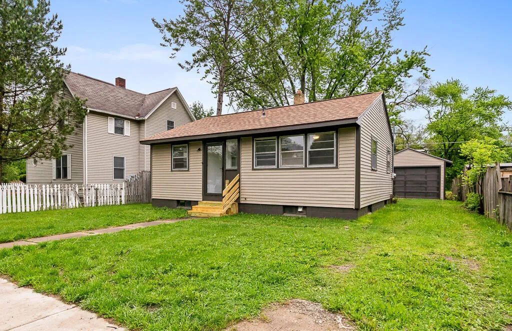 Carlson Realtors & Development cover image